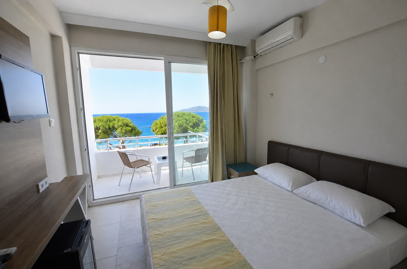 avsa-adasi-deniz-manzarali-otel-odasi